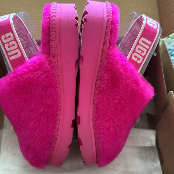 Ugg - Picture 2 of 4